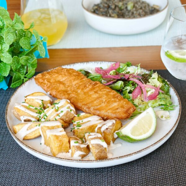 Pescado frito con guarnición