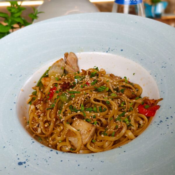 * Tallarines estilo Thai *