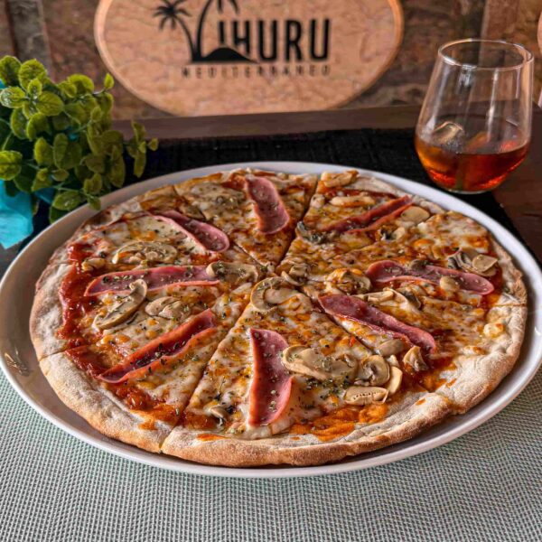 Pizza prosciutto funghi